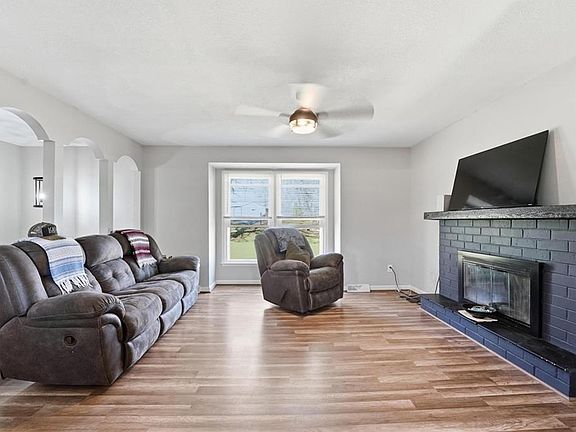 3rd image of 6470 SE Horseshoe Dr