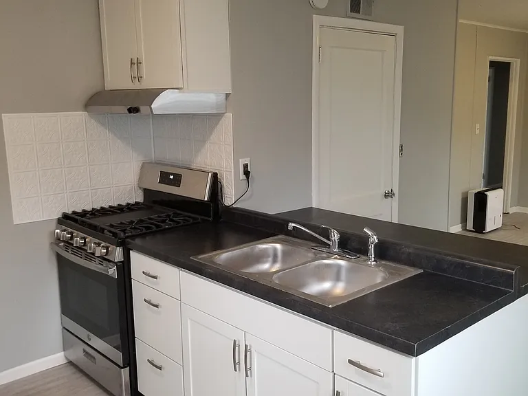 2415 Lamb St — Photo 5