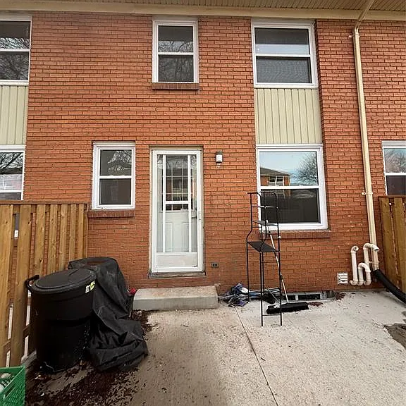 834 Exmouth St #22 — Photo 1