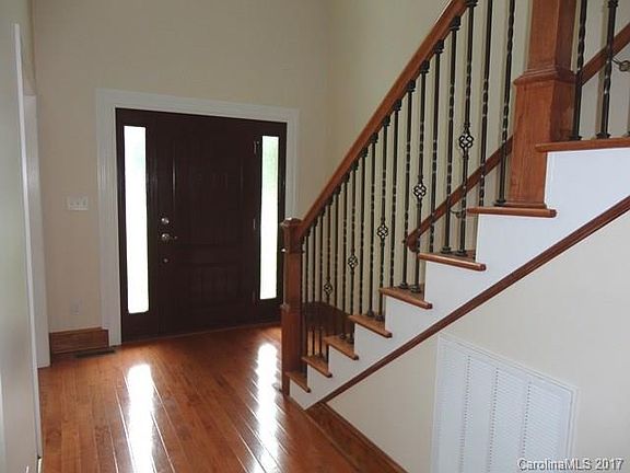 3rd image of 193 Gannett Dr