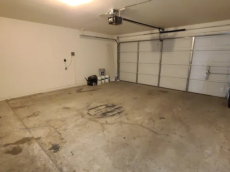 2801 Wisteria 19 garage_04232024
