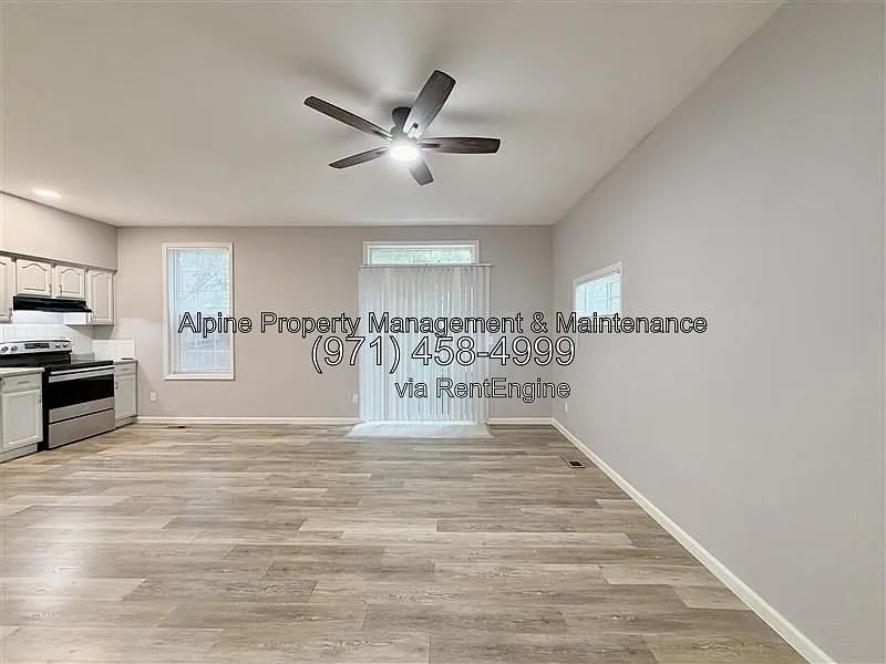3 bed, 3.0 bath, 1916 sqft, $2,225 — Photo 3