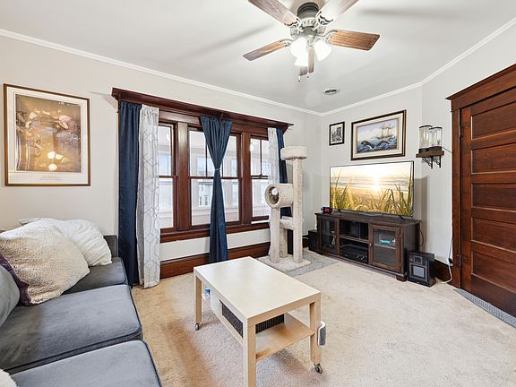 5th image of 119 8th Ave N #119