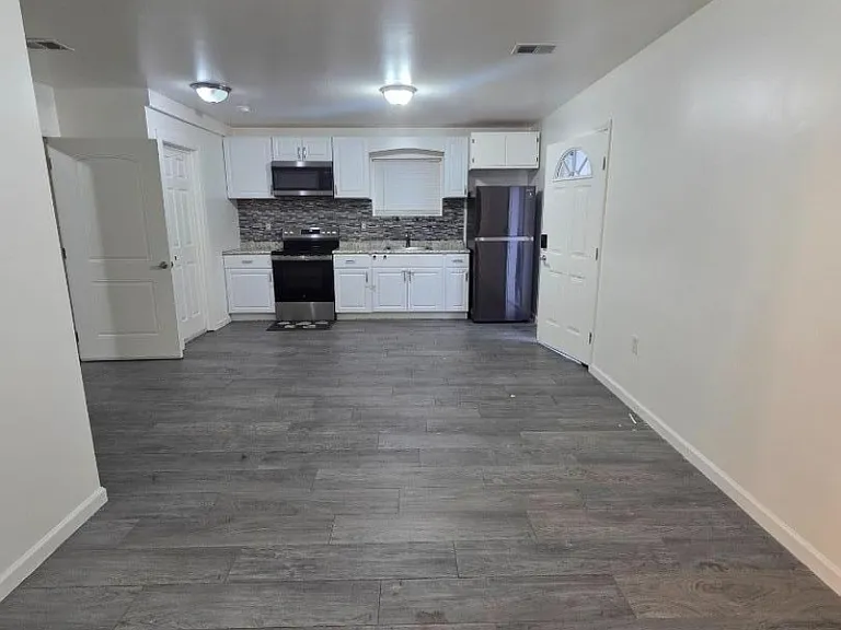 329 Pine St — Photo 9