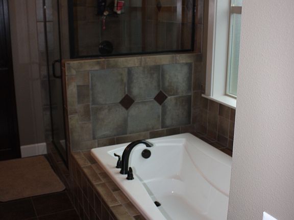 4th image of 2352 Tuscana Ave S