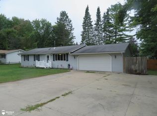 207 Birchwood Ave, Prudenville, MI 48651