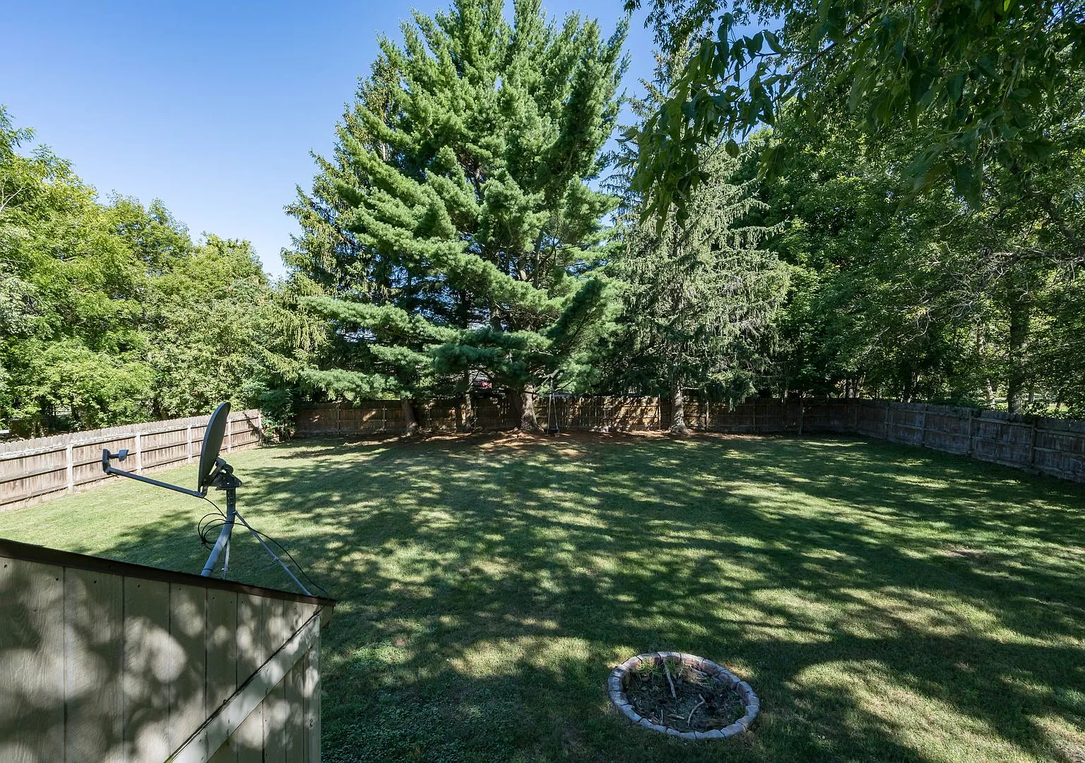 Spacious 4 Bed/ 2 Bath House For Rent With Garage & Fenced In Back Yard, Available SOON! — Photo 3