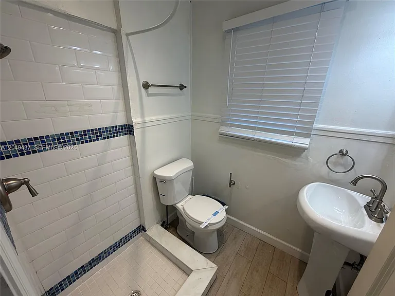 530 NE 11th Ave #B — Photo 7