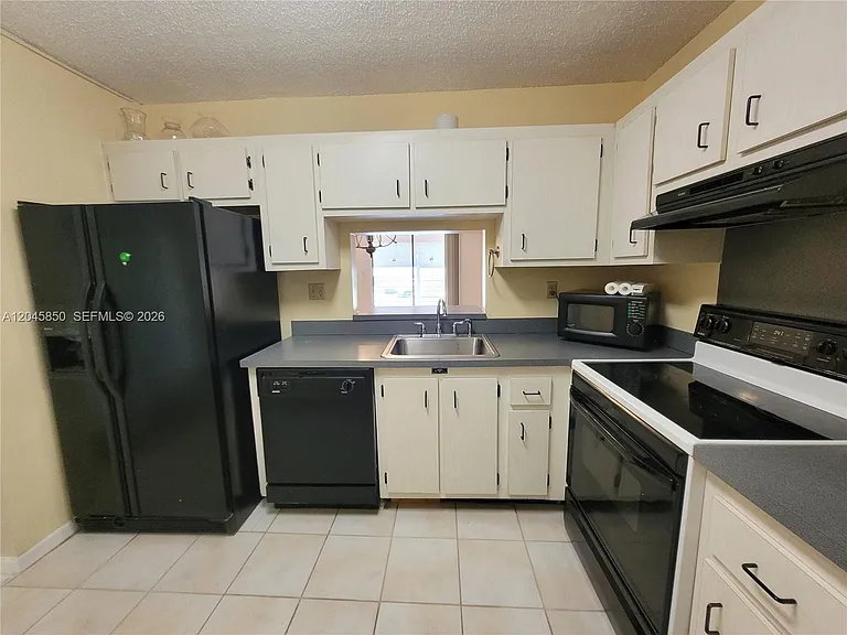 1800 N Lauderdale Ave #1210 — Photo 12