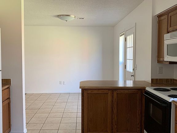 3rd image of 2702 Walker St