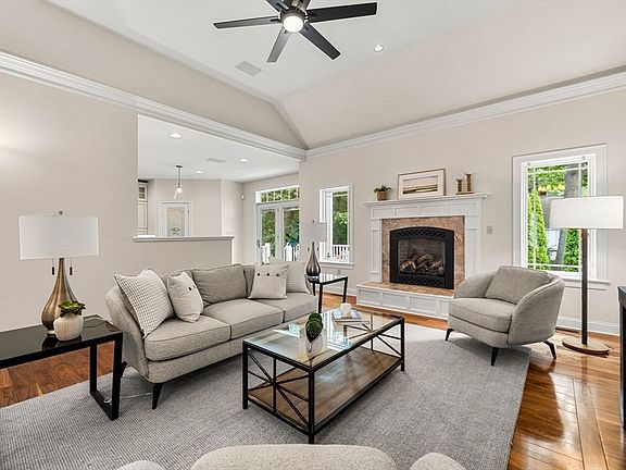 4th image of 20 Huckleberry Ln