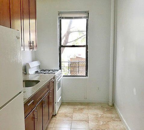 4th image of 225 Foster Ave APT D2