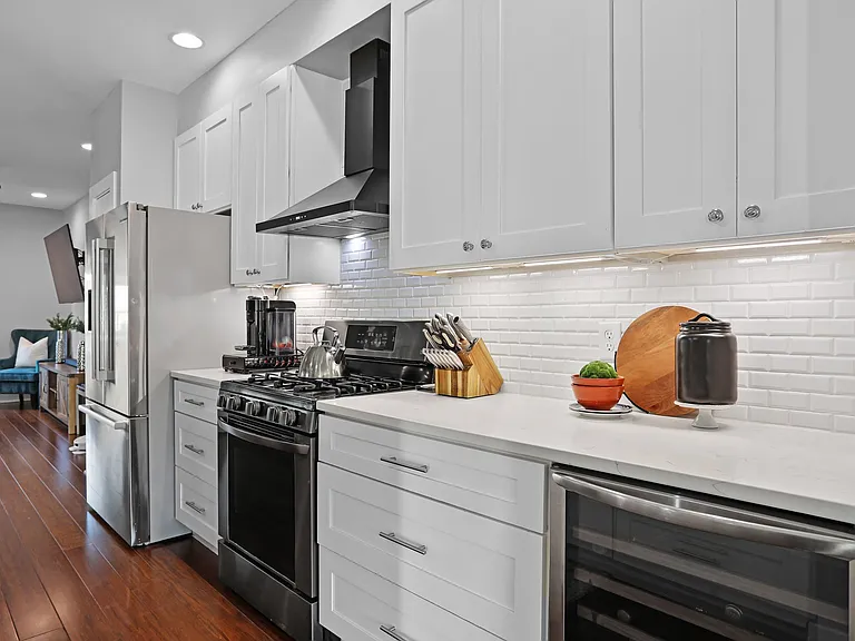 4333 Delmar Blvd — Photo 14
