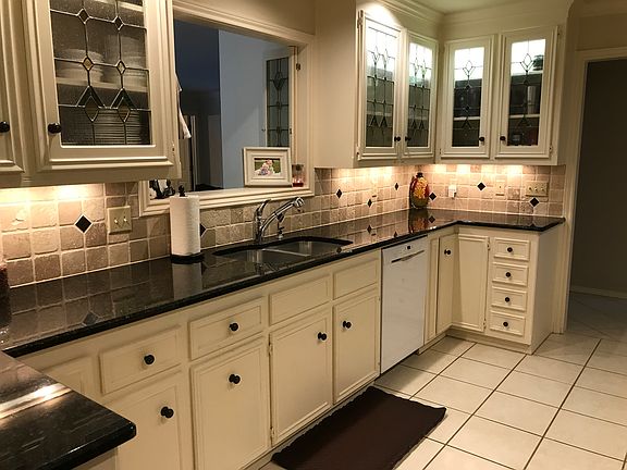4th image of 1701 Carter Dr