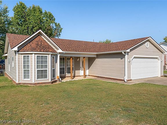 3rd image of 2205 Granite Cir