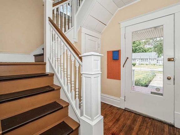 3rd image of 86 College Ave
