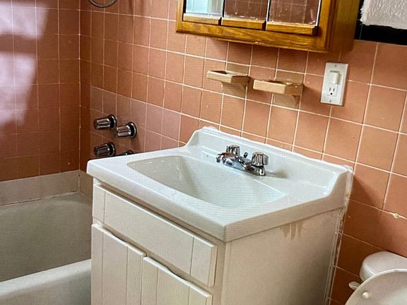 3rd image of 30 Chestnut St APT A1