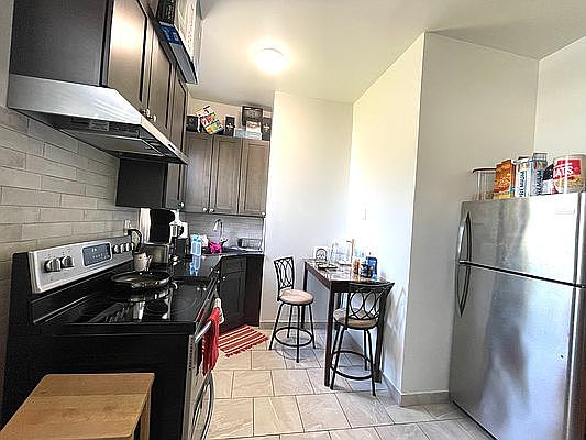 3rd image of 3158 46th St #2