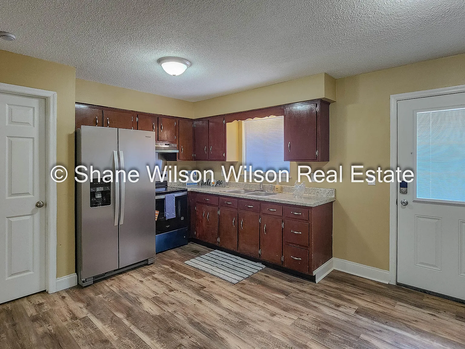 3 bed, 1.5 bath, 1320 sqft, $1,649 — Photo 3