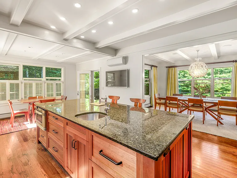 271 Thomas Pasture Rd — Photo 4