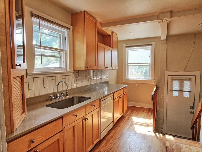 505 S Gaylord St — Photo 3