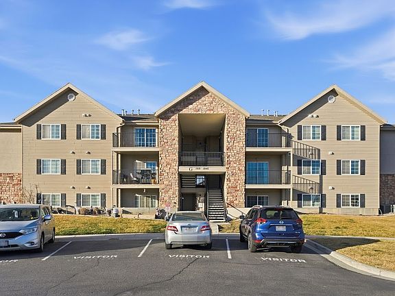 2nd image of 1936 N Crest Rd