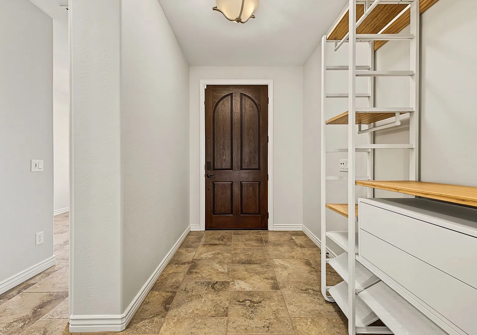 Spacious 5 Bedroom Home with Upstairs Loft & Community Pool! — Photo 4