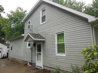 402 Flora Ave, Flora, IL 62839