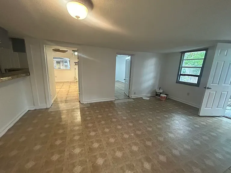 706 Thalia Dr — Photo 12