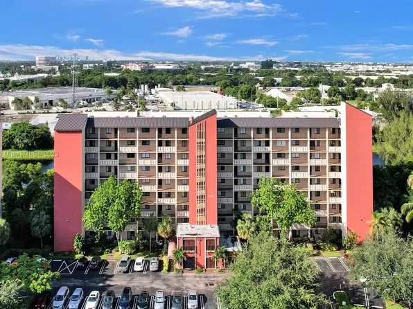 2206 S Cypress Bend Dr APT 904, Pompano Beach, FL 33069
