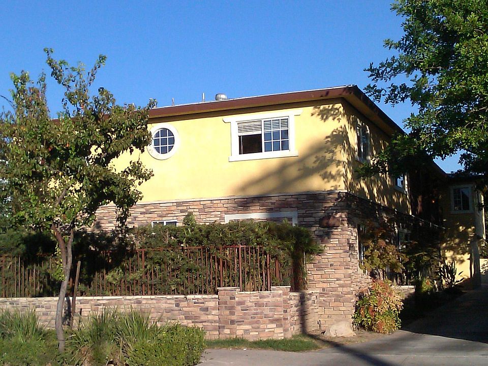 6 Unit Apartment Building