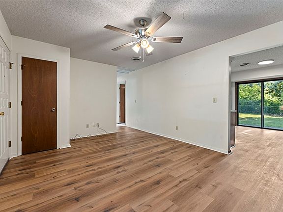 3rd image of 2809 N Sunny Ln
