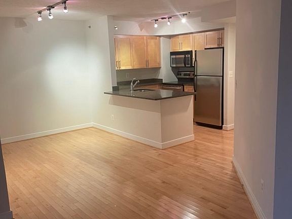 3rd image of 7500 Woodmont Ave APT 617