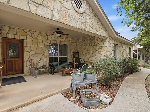 2nd image of 707 Oak Ridge Ln