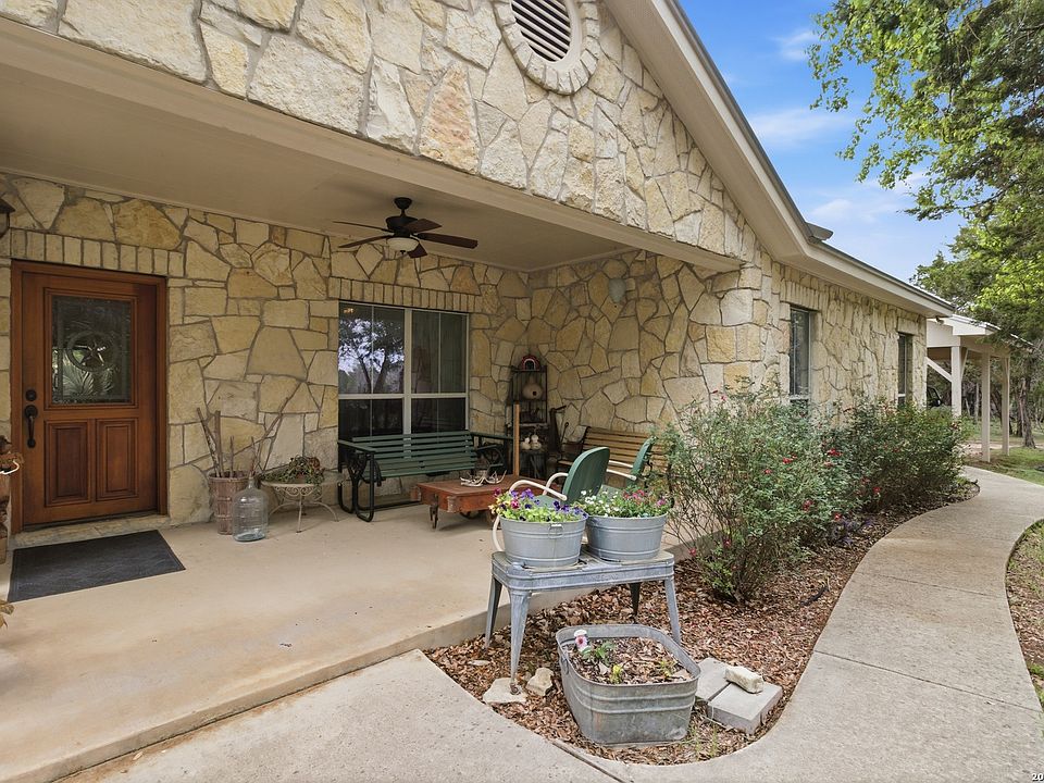 1st image of 707 Oakridge Ln