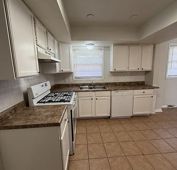 3616 Hester Ln NW — Photo 3