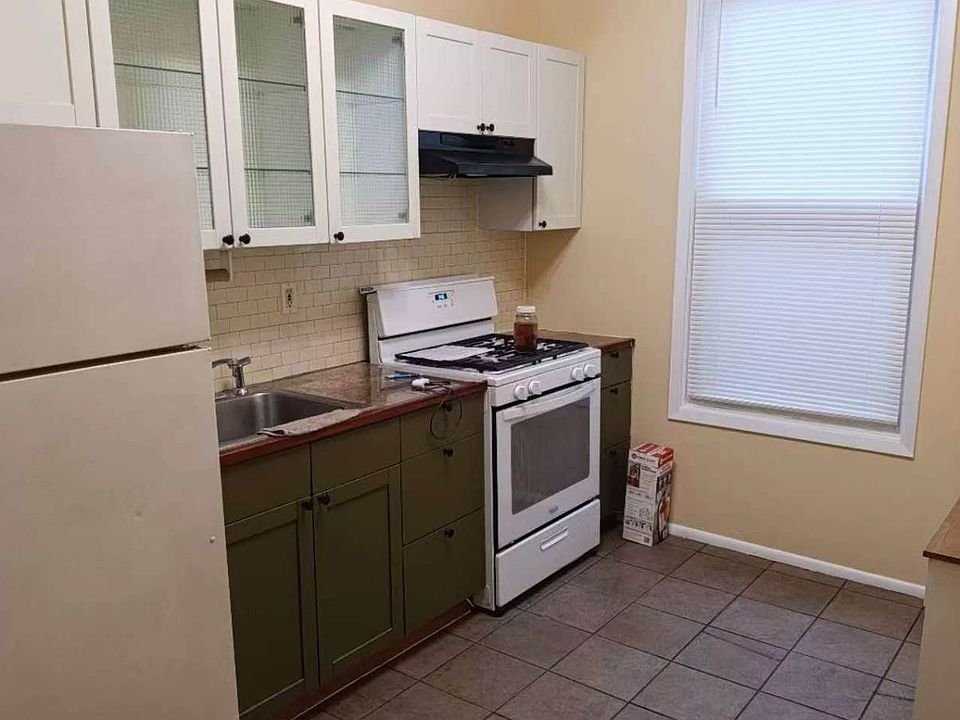 1st image of 4004 Bell Blvd Floor 2