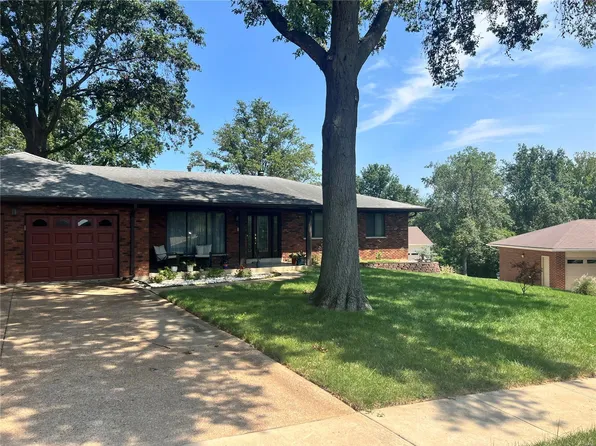 3585 Barbagallo Dr, Saint Louis, MO 63129