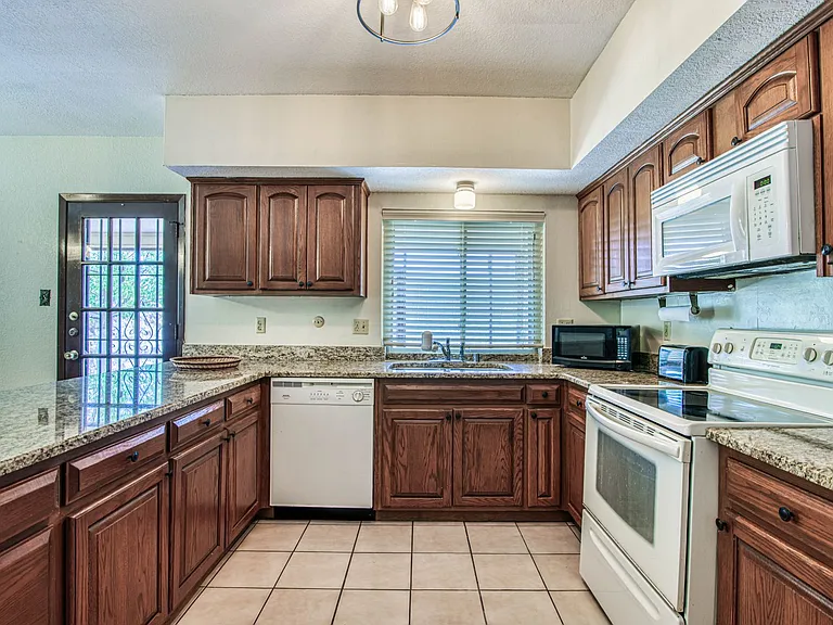 6828 Can Cun Ln — Photo 41