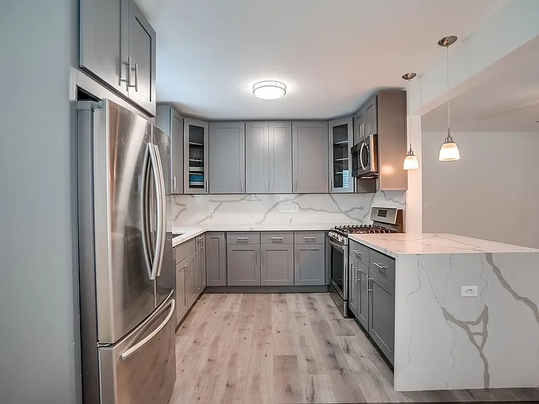 544 Evergreen St — Photo 1