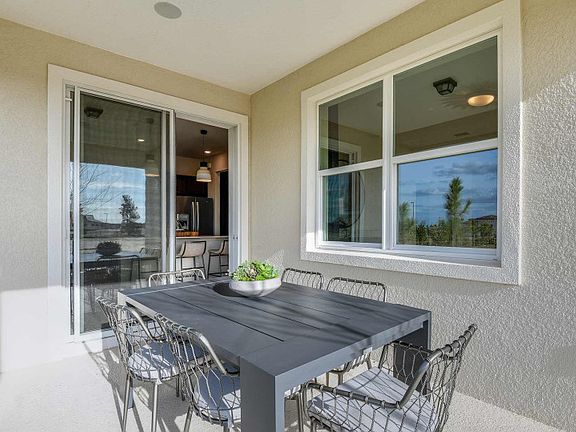Covered Lanai to enjoy breakfast or dinner while taking-in your surroundings