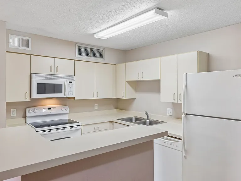 380 Lakepointe Dr #201 — Photo 13