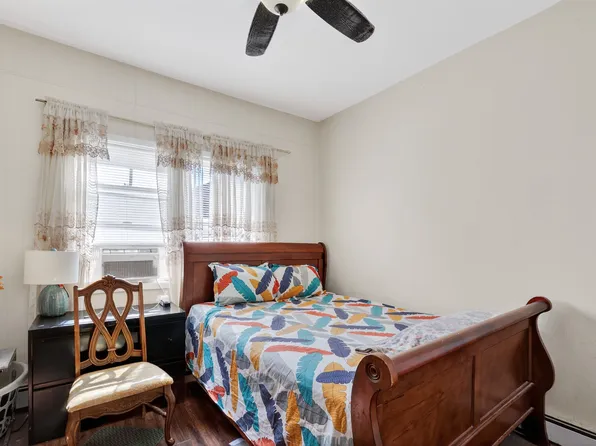 98 West 49th Street image 11 of 35