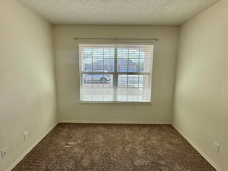 1206 Elmo Ln — Photo 14