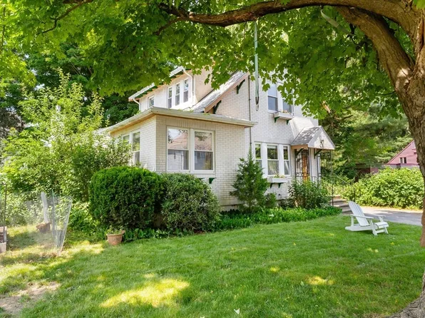 102 Gleason Rd, Lexington, MA 02420