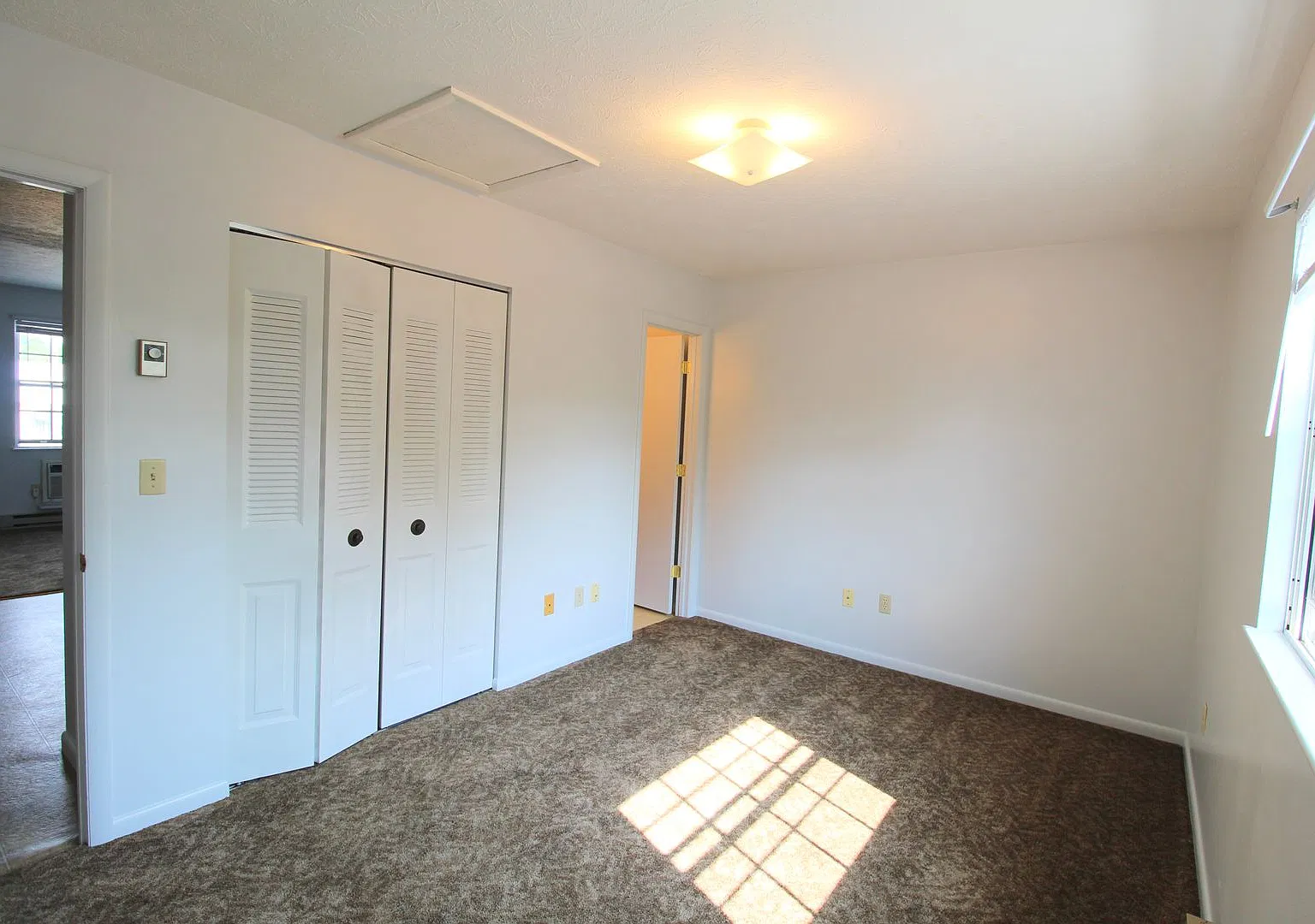 946 Vine Street — Photo 4