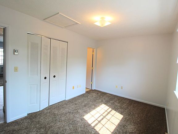 4th image of 946 Vine St APT C