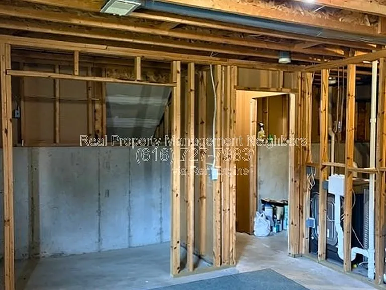 1636 Northbend Dr NE — Photo 33
