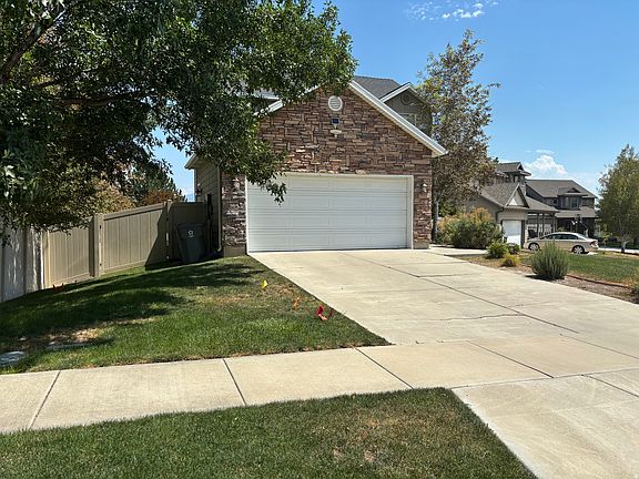 3rd image of 1914 N Thompson Pl W