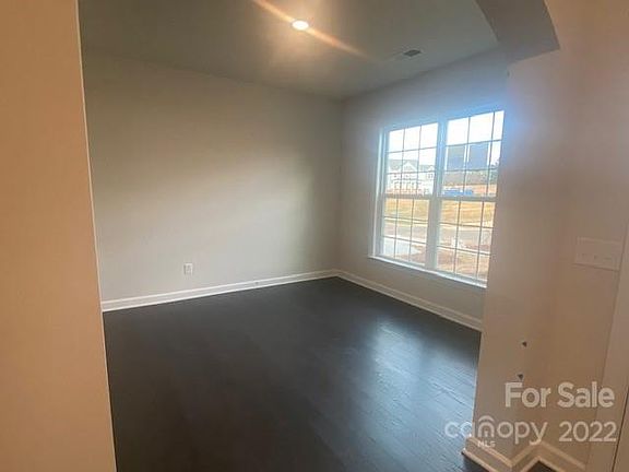 3rd image of 25005 Westwick Lane Nsu #5